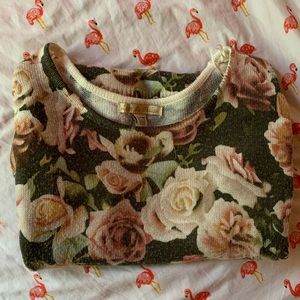 Cute Floral Sweater with Quarter-Length Sleeves
